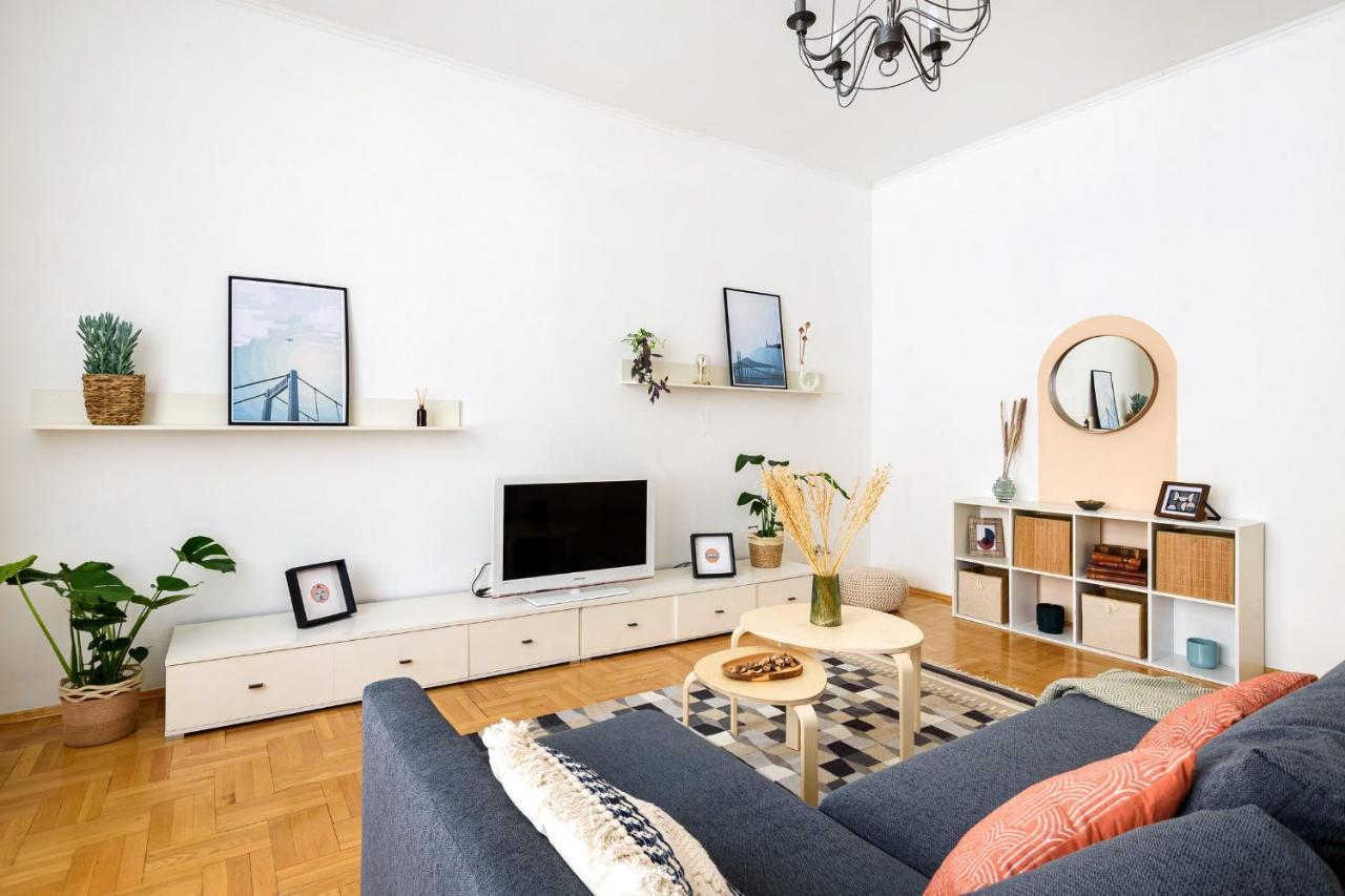 Spacious & Serene Downtown Home With Free Parking บูดาเปสต์ ภายนอก รูปภาพ
